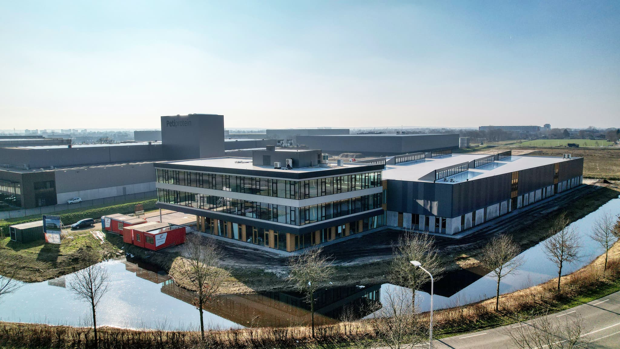 Overzicht van het bedrijfspand en kantoor van PWR Pack in Ede