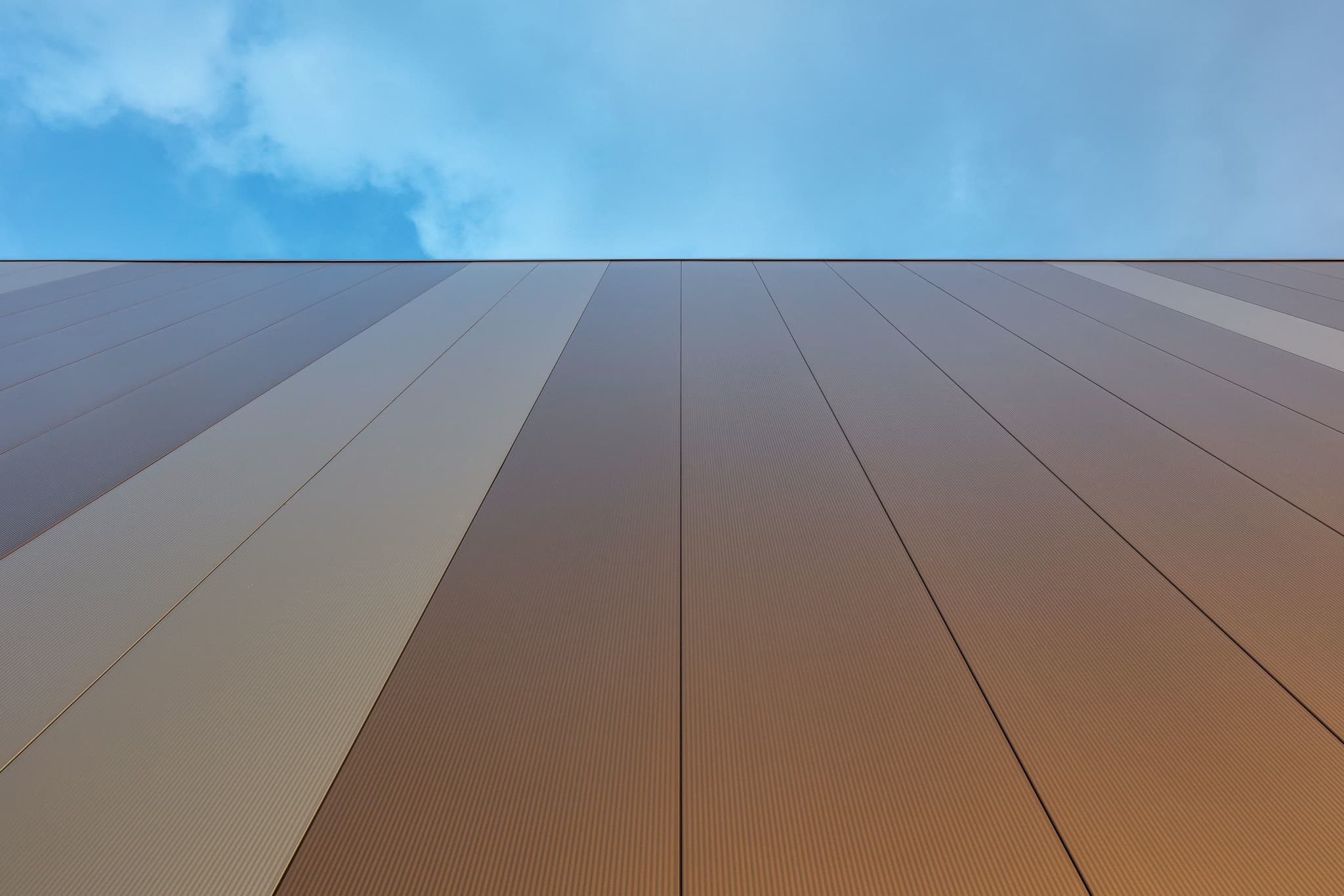 Gevelbekleding gemonteerd door Hardeman Isolatie bij Egg Group in Barneveld