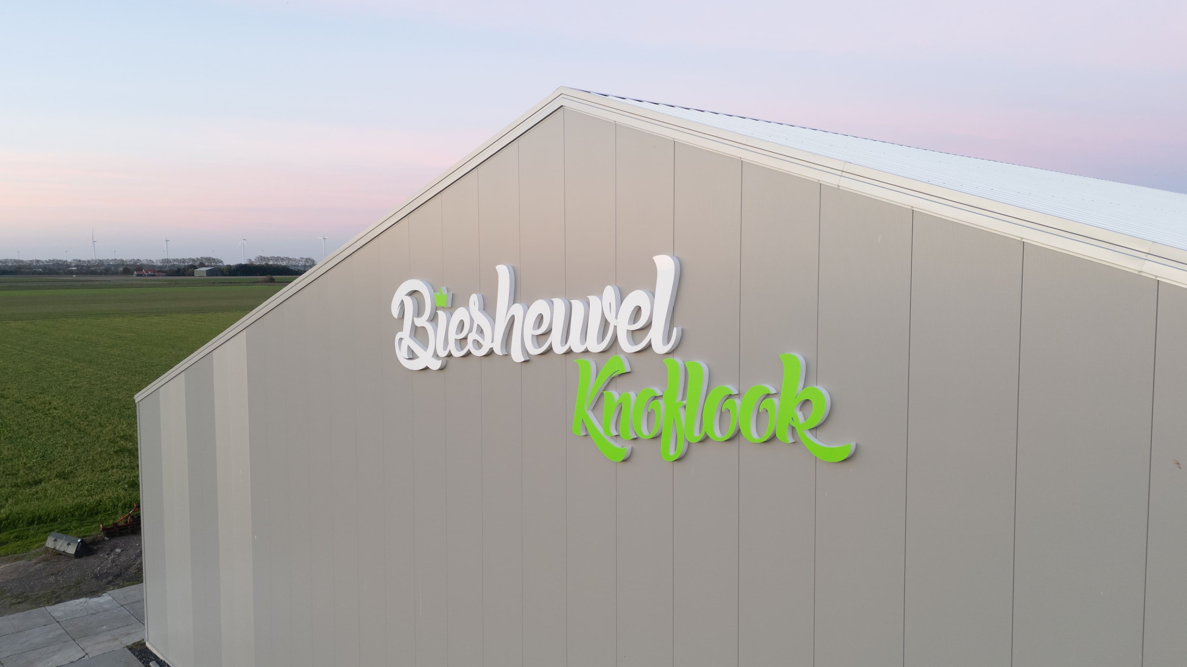Logo Biesheuvel Knoflook op gevel