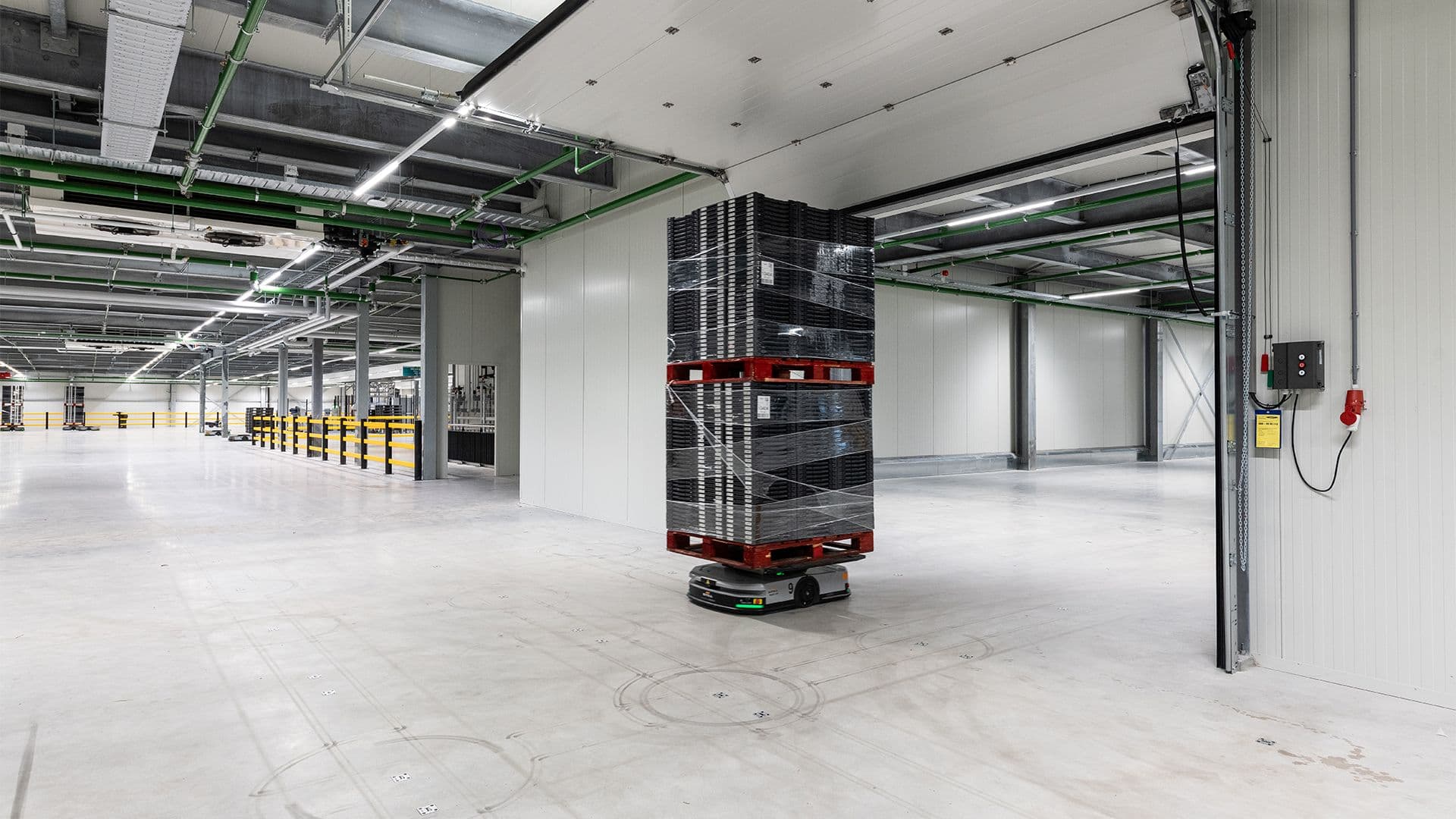Interieur van distributiecentrum Fruitmasters in Geldermalsen met automatische palletrobot