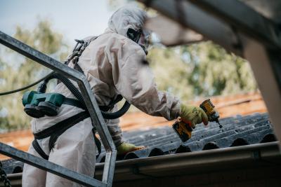 Is asbest verwijderen verplicht in 2025 of 2028?